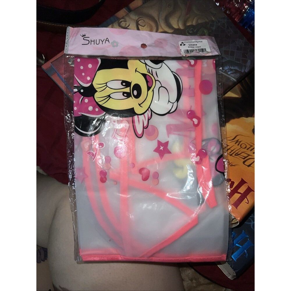 NEW Toddlers Minnie Mouse Water Resistant Painting Bib - Picture 2 of 2